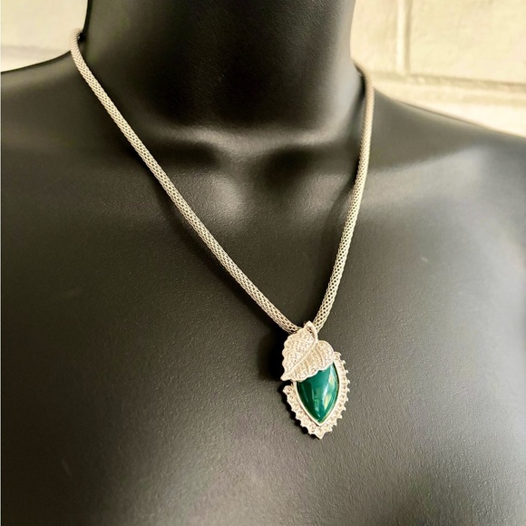 Pretty Silver Necklace w/ Green Stone and Silver Leaf Pendant 🍃 - Picture 3 of 5